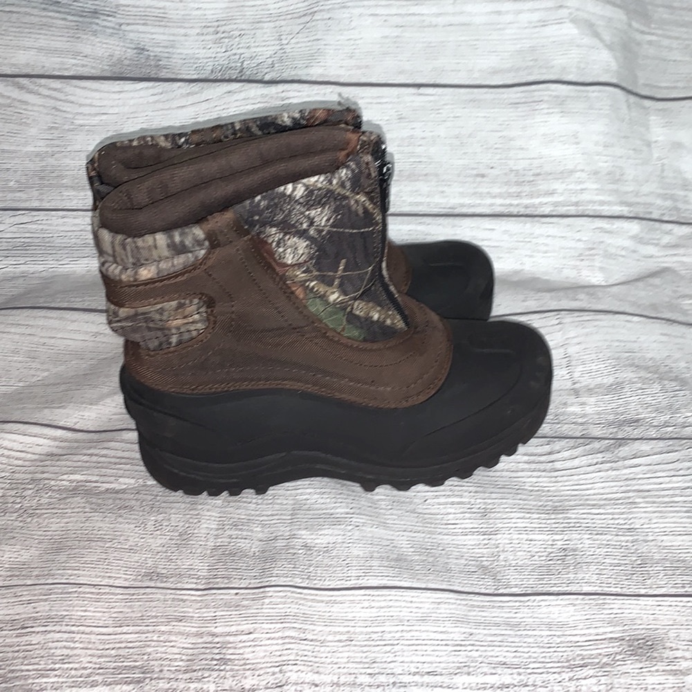 Itasca Camouflage snow boots size 5